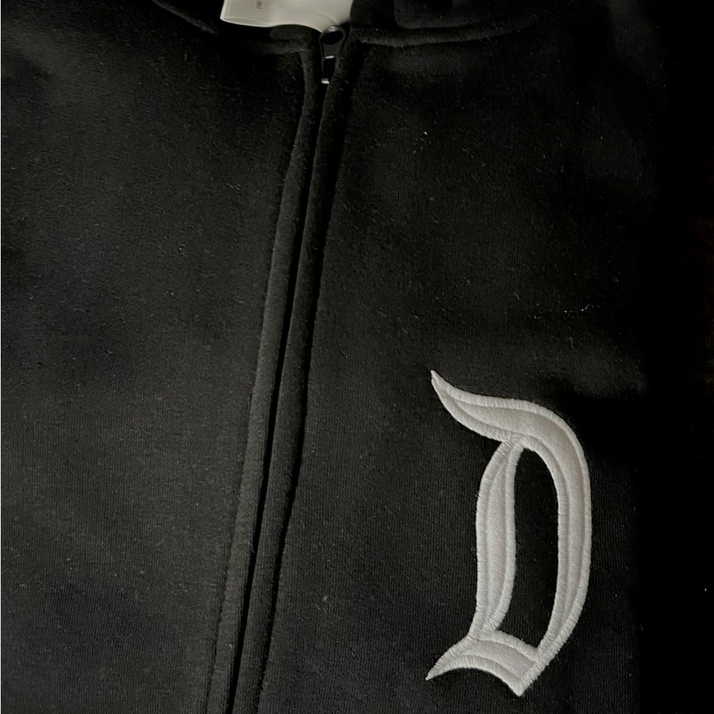 DISNEYLAND VINTAGE AUTHENTIC ORIGINAL ZIPPED BLACK HOODIE NEW WITHTAGS - Picture 2 of 7